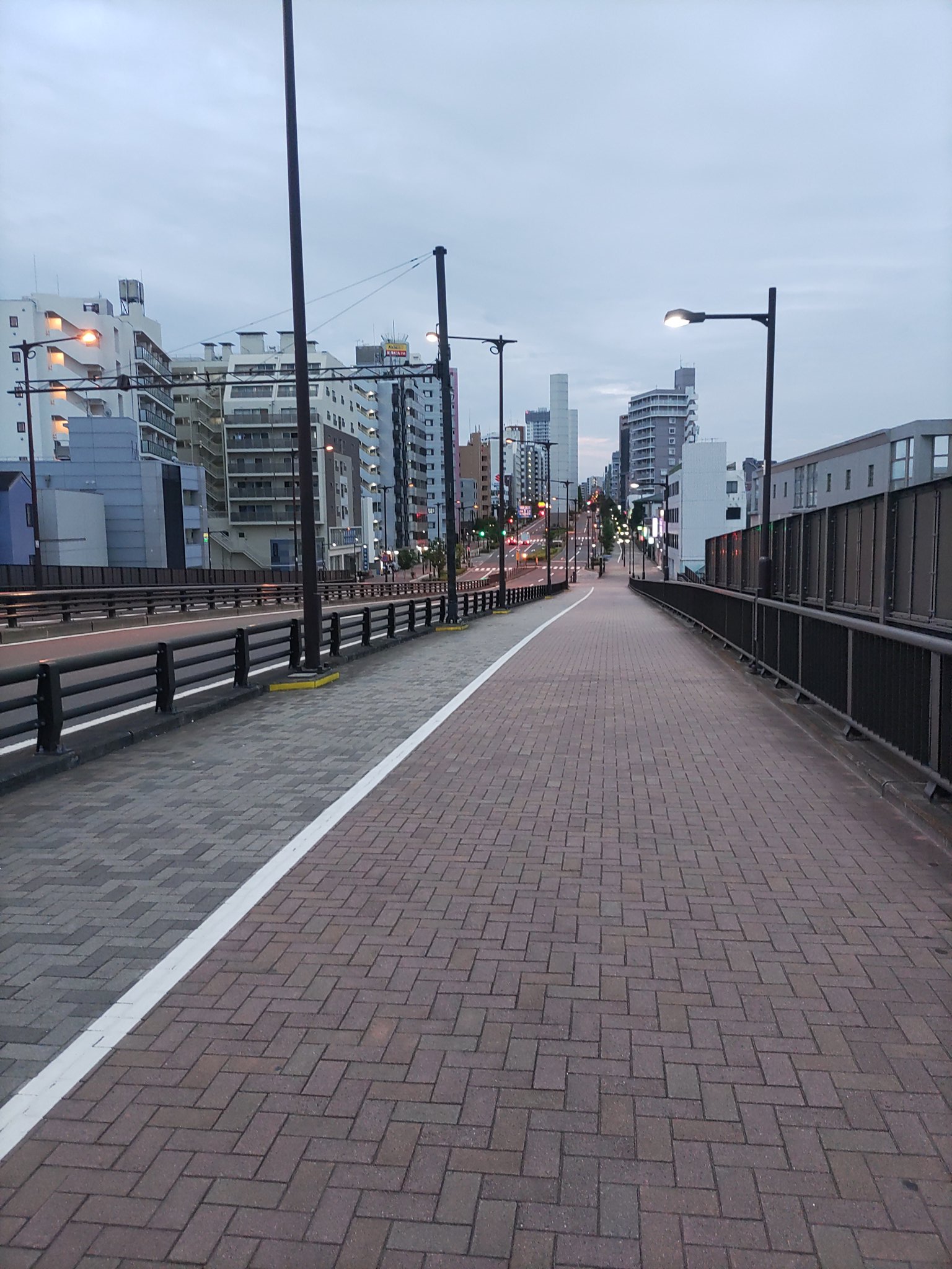 嵐 パチスロライター On Twitter 頬を刺す朝の山手通り と名曲を口ずさみたくなる朝の山手通り Https T Co V5ujugcjsv Twitter
