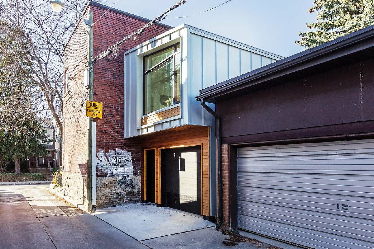 Laneway housing has long been touted as a key component to gently increase density – or as planners put it, a “missing middle” housing solution. haroon-iqbal.cb1.so/7tmrpc