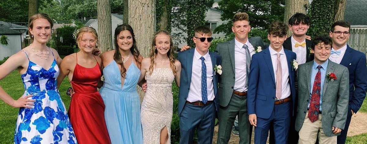 ERBombersTennis's tweet image. Girls and boys tennis league champions! Girls have a patch, waiting for the boys to get there's! #Sectionalsweek