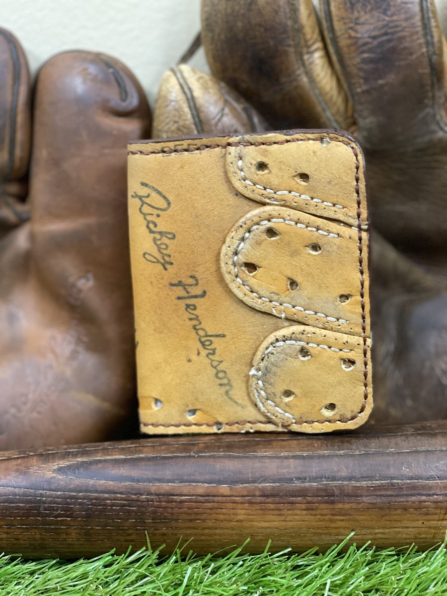 oldgloves's tweet photo. Rickey Henderson Fingers Wallet https://t.co/U2pXI7gFWa #leatherwallet #baseballwallet #glovewallet #wallet #baseballglove #oldglovewallet #vintagebaseball #vintageleather #vintage  https://t.co/v0nzqj5IlW https://t.co/idzAeZKEeZ