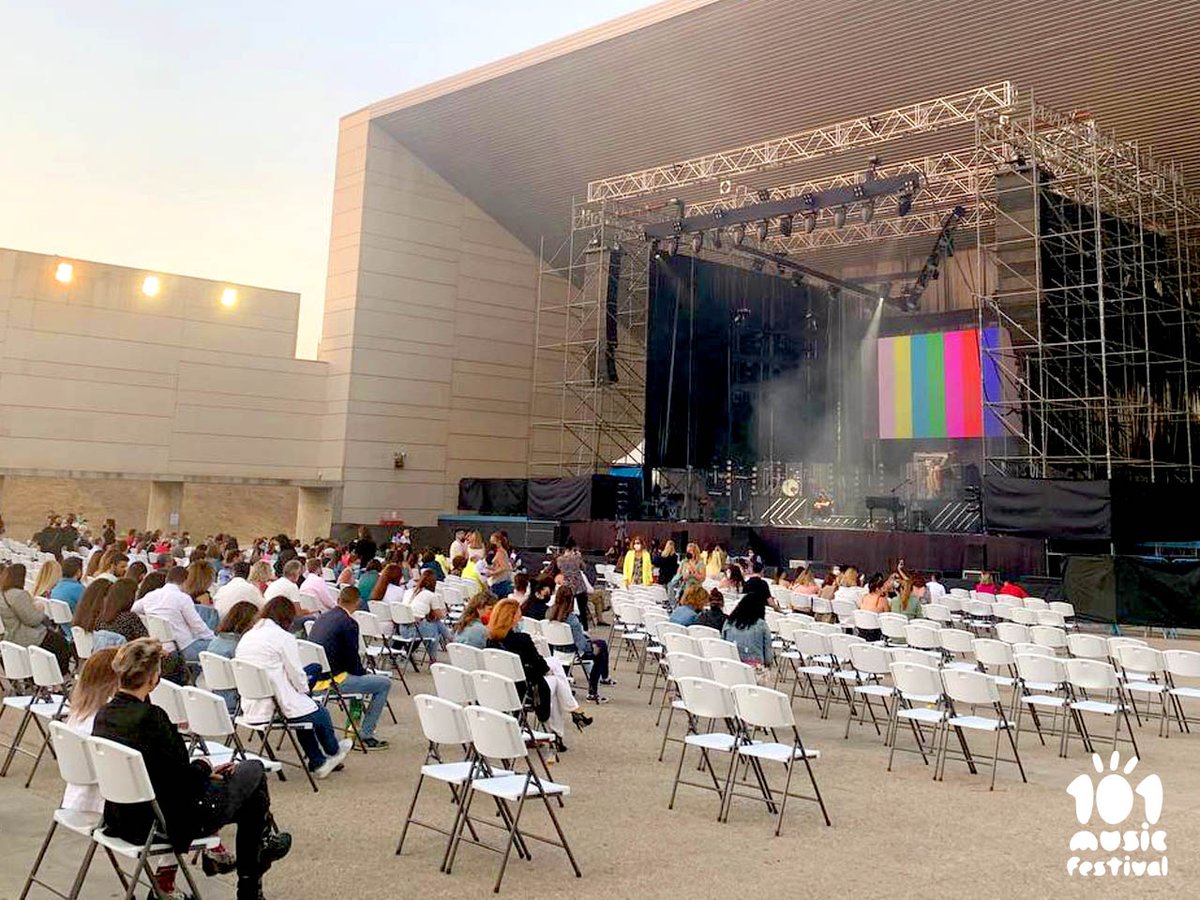 Segunda noche de <a href="/vanesamartin_/">Vanesa Martin</a> con @grupo_mundo en el <a href="/MalagaAuditorio/">Auditorio Málaga</a>
No sabes lo espectacular que es #SieteVecesSíGira hasta que lo vives en directo. ¿Preparados? En breve comienza #101MusicFestival🔊 #CulturaSegura