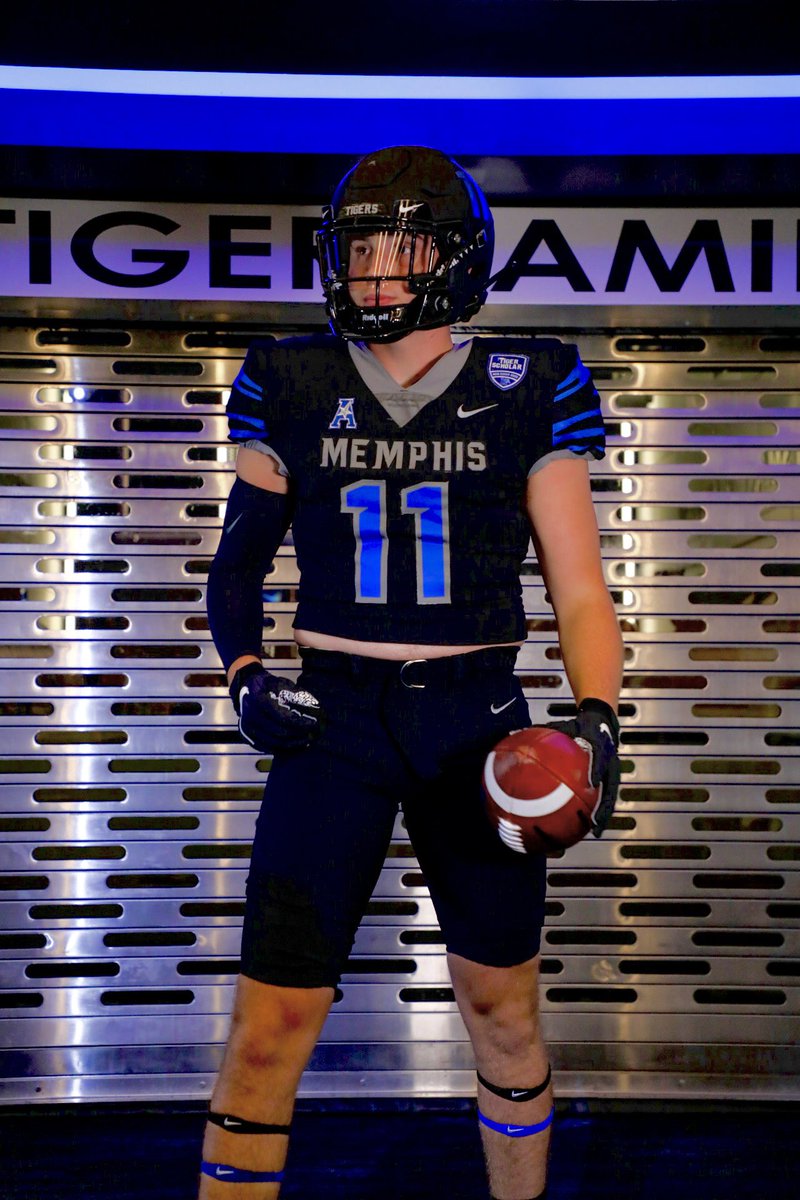 andrew_lane11's tweet photo. All In❓❗️ thank you @MemphisFB for the amazing visit and love from all the coaches!!
Post up on the insta @ andrew.lane_ https://t.co/S1SDHfsW99