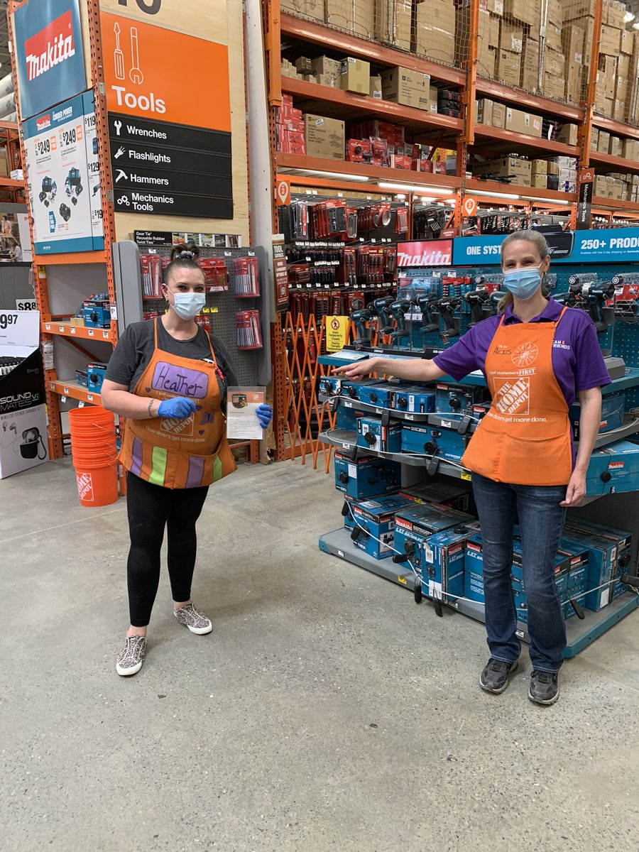 jorgeawalker's tweet photo. Heather D25 being recognized by Alexis, for great customer service. Customer called to ensure the she gets cookies and extra milk on her paycheck... Great Job!!!  @HDZ277 @THD_1242 @Dan_Brumbaugh @david_dnoble79 @Regineb78 https://t.co/MOO0jQwp2d