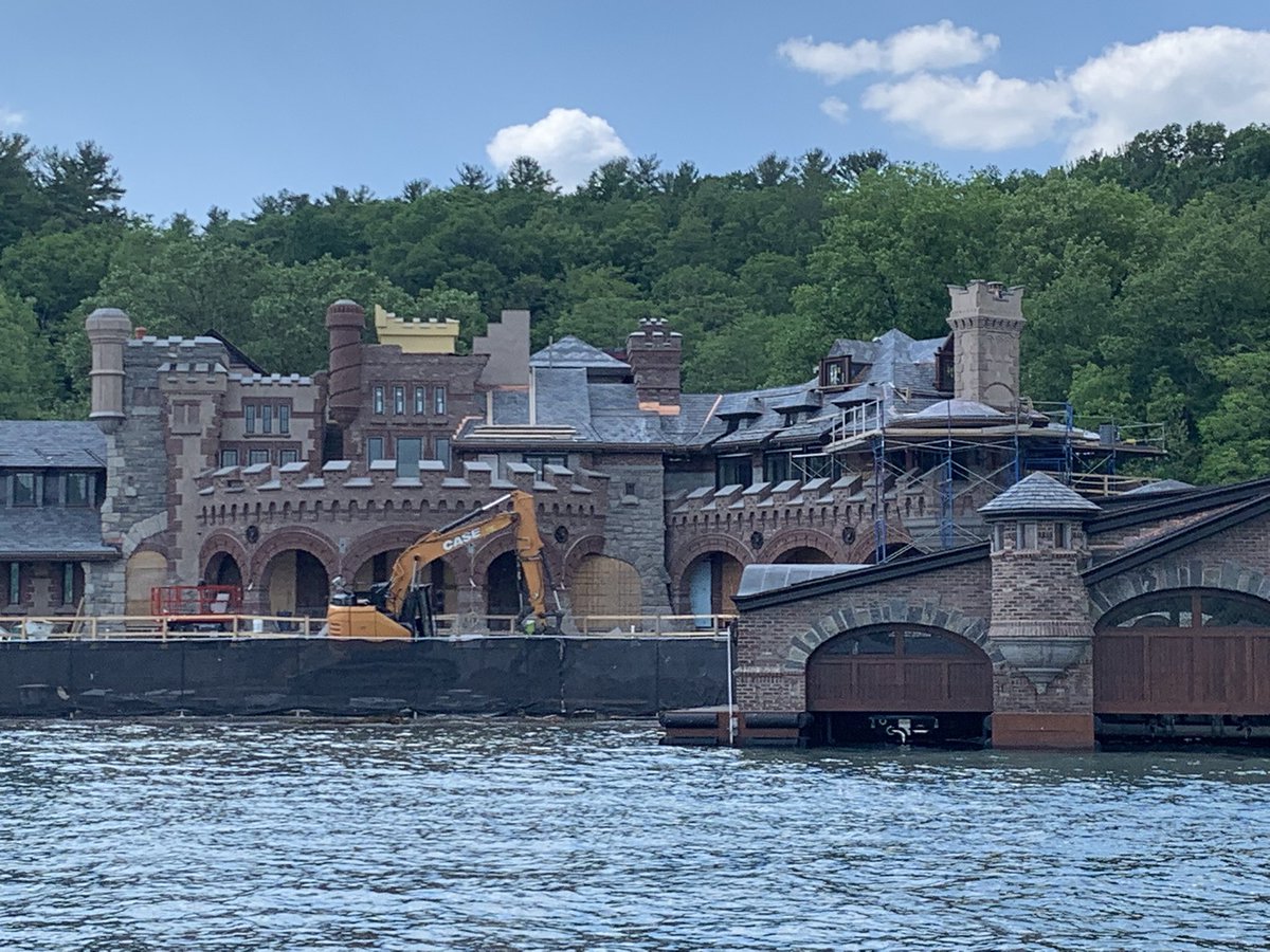 Tbog12's tweet photo. Castle being built  on Canandaigua Lake 😱 https://t.co/YiGgpgAosn