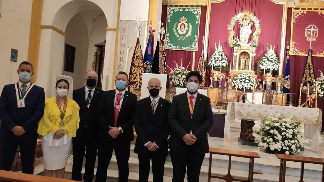 Ntro HM, Manuel García Campillo, junto a varios Hnos Mayores y miembros de Juntas de Gobierno de distintas HHyCC, tras concluir la #Solemne #Eucaristía del Corpus Christi. 
Un nutrido número de hnos Nazarenos rindieron tributo a la Institución de la Sta Eucaristía.