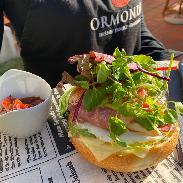 O R M O N D E Breakfast Bagels Breakfast Bagels served all day long! Generous portions of bacon, egg and grilled Maasdam Cheese on a toasted bagel served with watercress and sweetpepper on the side. #Ormonde #OrmondeWines #OrmondeVineyards #BreakfastBagel #Darling