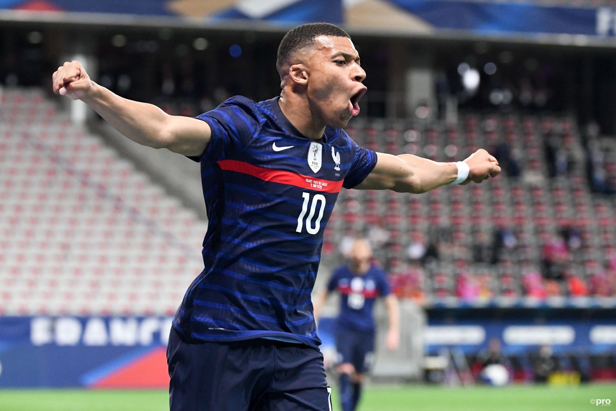 RBairner's tweet photo. “I’ll be clear, Kylian is going to stay with PSG. We’re never going to sell him and he’ll never leave for free" 

- #PSG president Nasser Al-Khelaifi has told L'Equipe. https://t.co/Z475w8xGFs