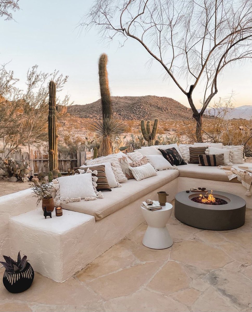A date night watching the sunset in the desert. Heaven.