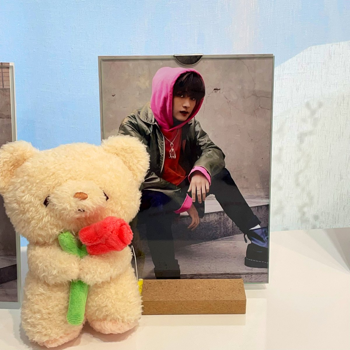 fullsunl6ve's tweet photo. 해찬이 마지막 카페인 어싸이드 ! ! ! ♡ 
컵홀더 사진보다 66배 예쁨가득 (● ˃̶͈̀ロ˂̶͈́)੭ꠥ⁾⁾
마카롱은 아쉽게 품절이라서 .. ㅜ 전시되어 있는 걸루 
진짜 쏘 큐티다 😭💕💕 
거울에 귀여운 멘틀도 있어서 거울샷 찍을 맛🌶도 났어유 헤헤 최고의 카페 인정!

#해찬이와_시즈니_스물두번째파티 https://t.co/eOkpT6KEIw