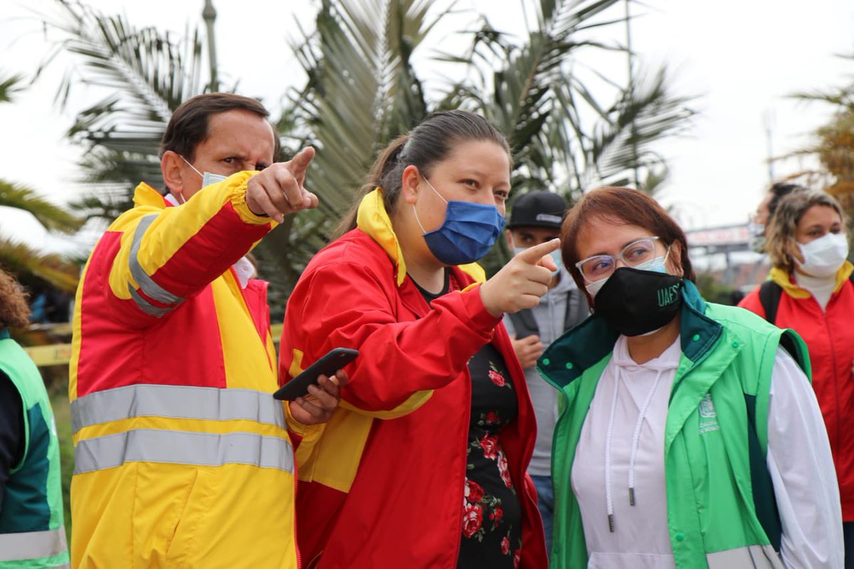 Alcaldiakennedy's tweet photo. Hoy diferentes entidades se reúnen en el Portal de Las Américas, con el objetivo de atender a los residentes del sector e iniciar trabajos de mantenimiento y recuperación de los espacios afectados por las manifestaciones en #Kennedy.

📍Te esperamos en la Feria móvil Comunitaria. https://t.co/2SWd8jfdhm