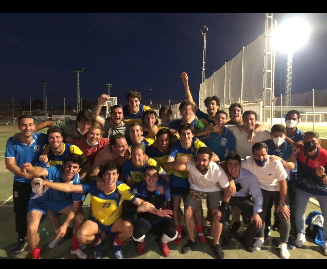 ManuRSev's tweet photo. Después de una temporada dura se consiguió @CDClaretSev. La dedicación, el trabajo y creer en lo que uno hace, trae recompensa. Enhorabuena @josekarlos1981 #Ascensoa2ª https://t.co/HNZA8EWkX8