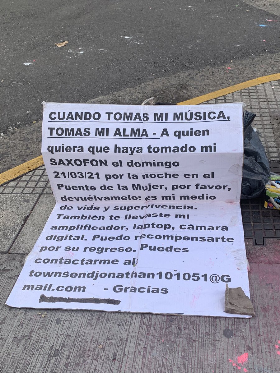 Siempre que pasábamos por el Recoleta Mall, el nos deleitaba con su música tocando el saco… pero desde un tiempo que no… ahora entendemos por qué… devuélvanle su alma… marca Majestic. RTW por favor es nuestra forma de ayudarlo.
