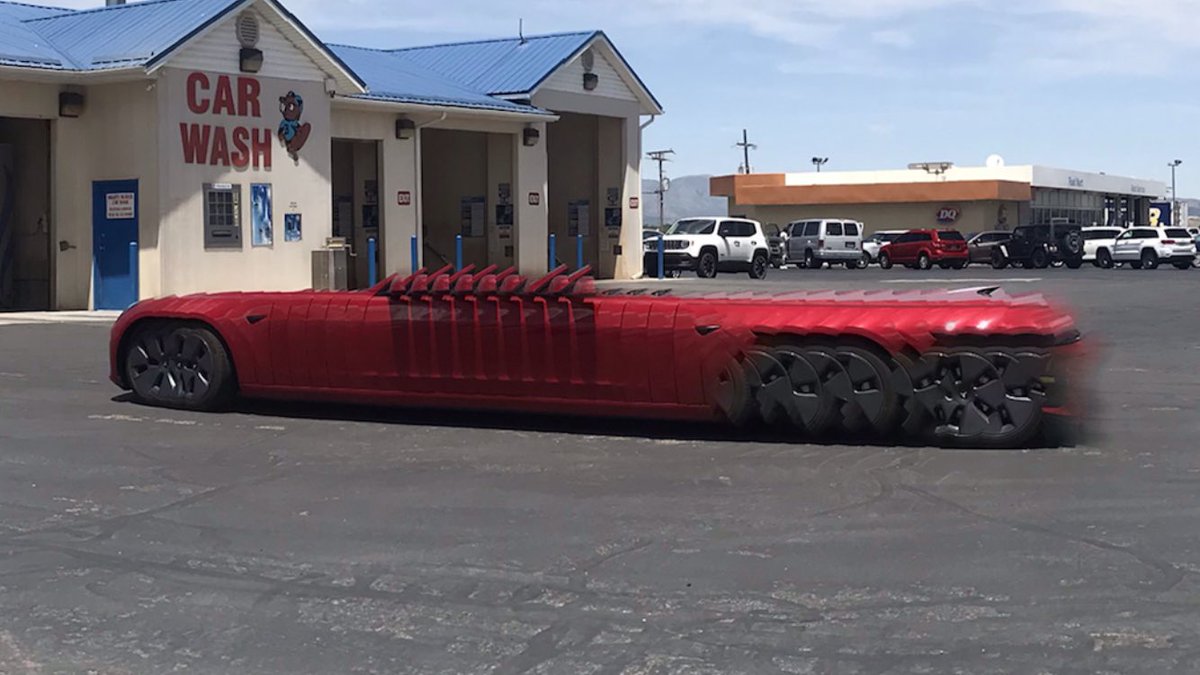 UteFanChristina's tweet photo. What kind of car is this?!?! 😳#panoramafail https://t.co/TuAuZNsnry