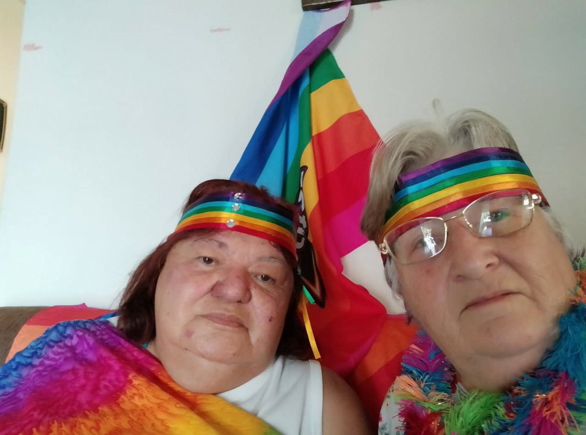 RogrioPedro19's tweet photo. #vidasidosaslgbts também importam e foram os grandes responsáveis pelas lutas e conquistas do movimento LGBTQIA+.

Presentes na #ParadaSPaoVivo

#velhiceslgbt 
#eternamentesou https://t.co/JJD0BbXkfn