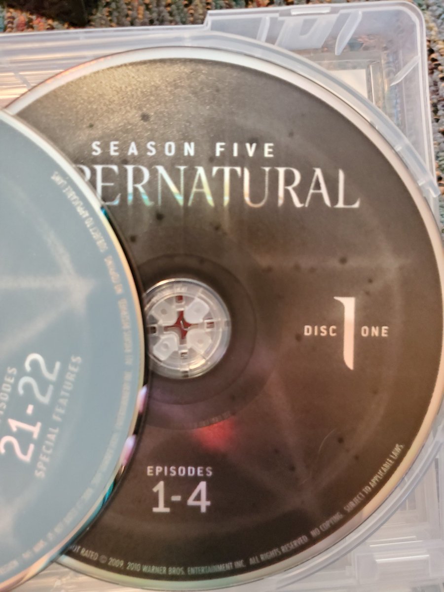 wLimitedDays's tweet photo. I got my #Supernatural complete series box set. I love it but am concerned about the CDs. Most have dot markings on them and glue around the edges that's still sticky. Anyone else have this issue? Should I be worried? #SPNFamily

@warnerbrostv @cw_spn @SuperWiki @WinFamBusiness https://t.co/TCB5bDRG2h
