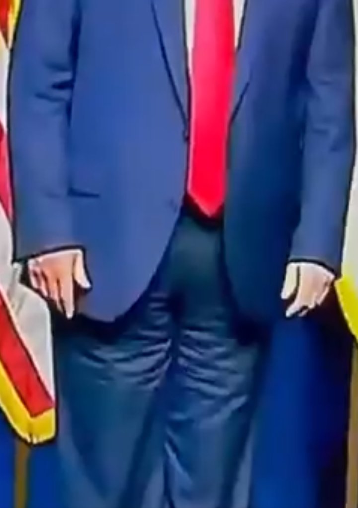 DivorcedPatriot's tweet photo. Who wore it better? https://t.co/JRsooo7G2W