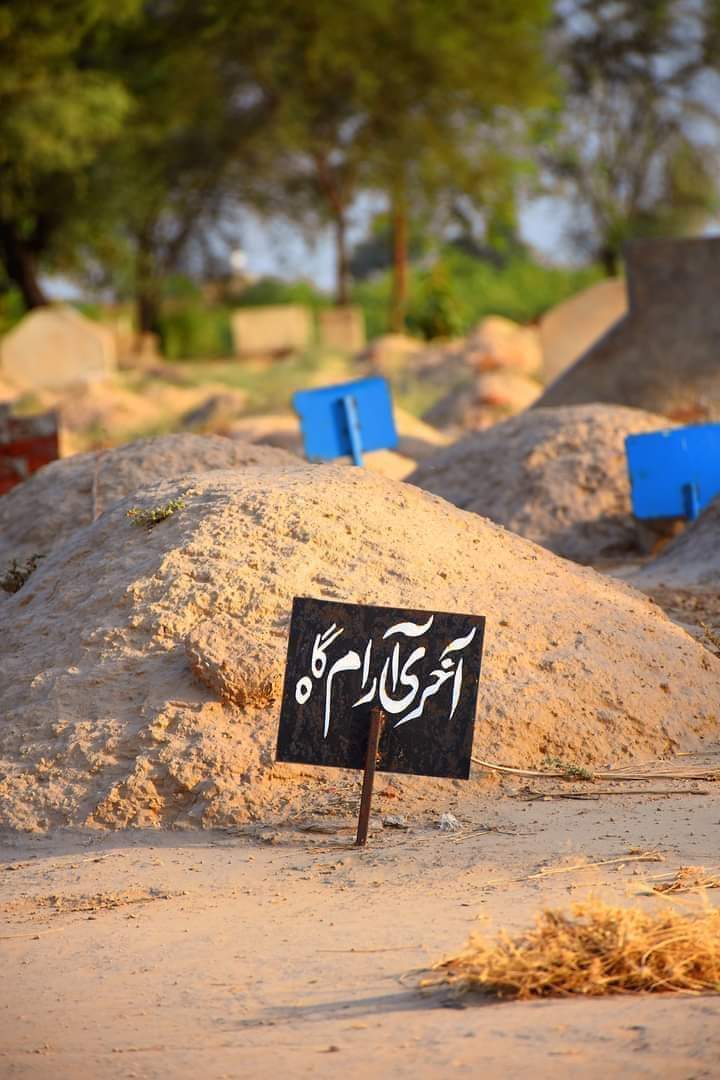 FizzaKhalid629's tweet photo. 💔تـــو اگــر سُــن نــہیں پـایـا تــو غــور سـے دیــکـھ بـات ایـسی ہے کـہ دہـرائـی نــہیں جــائــے گــــی💔😔 https://t.co/Fx6KP4lzjg