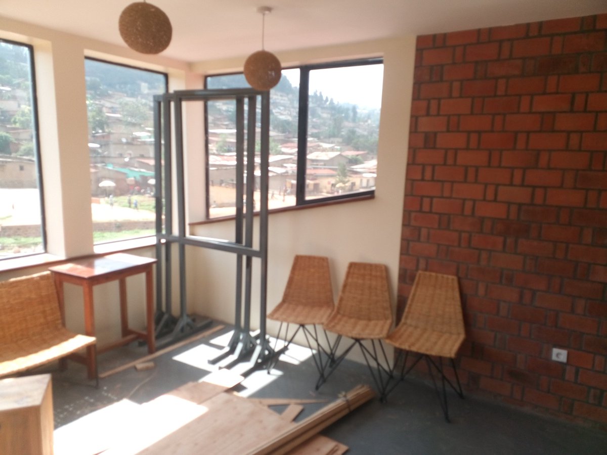 PascalTechRw's tweet photo. #RwOT Birashoboka, biroroshye,
Nawe Tunga Inzu Muri Nyarugenge,
Inzu Irahendutse,
Inzu Irihafi yakazi ukora,
Inzu igezweho,
Motari uyishaka, akaba yujuje ibisabwa byibanze azegere ubuyobozi bwa #PascalMoto baguhe ibisobanuro 🙏
@ferwacotamo
Ifite parking n'igikari byihariye https://t.co/UzDNbzU6nD