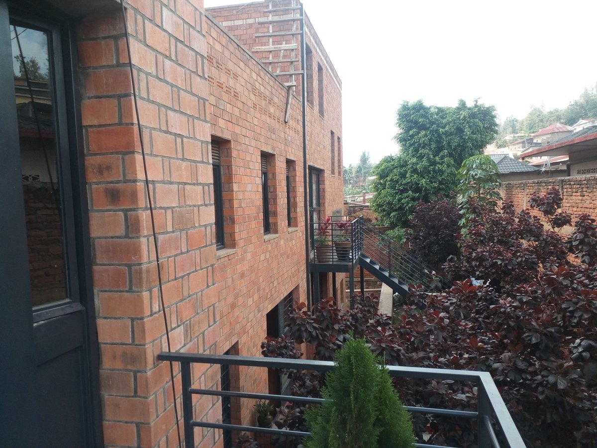 PascalTechRw's tweet photo. #RwOT Birashoboka, biroroshye,
Nawe Tunga Inzu Muri Nyarugenge,
Inzu Irahendutse,
Inzu Irihafi yakazi ukora,
Inzu igezweho,
Motari uyishaka, akaba yujuje ibisabwa byibanze azegere ubuyobozi bwa #PascalMoto baguhe ibisobanuro 🙏
@ferwacotamo
Ifite parking n'igikari byihariye https://t.co/UzDNbzU6nD