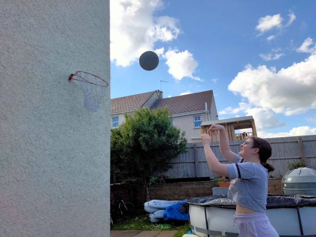 newryscouts's tweet image. Well done Rós ⚜ who has trained, practiced and increased her netball skills 🏀 as part of her 'Physical' Special Interest badge #virtualscouting #newadventures #Scouts #StaySafeStayHome  @worldscouting @ScoutingIreland @SIYouthProg ⚜📽⚜🏃‍♂️