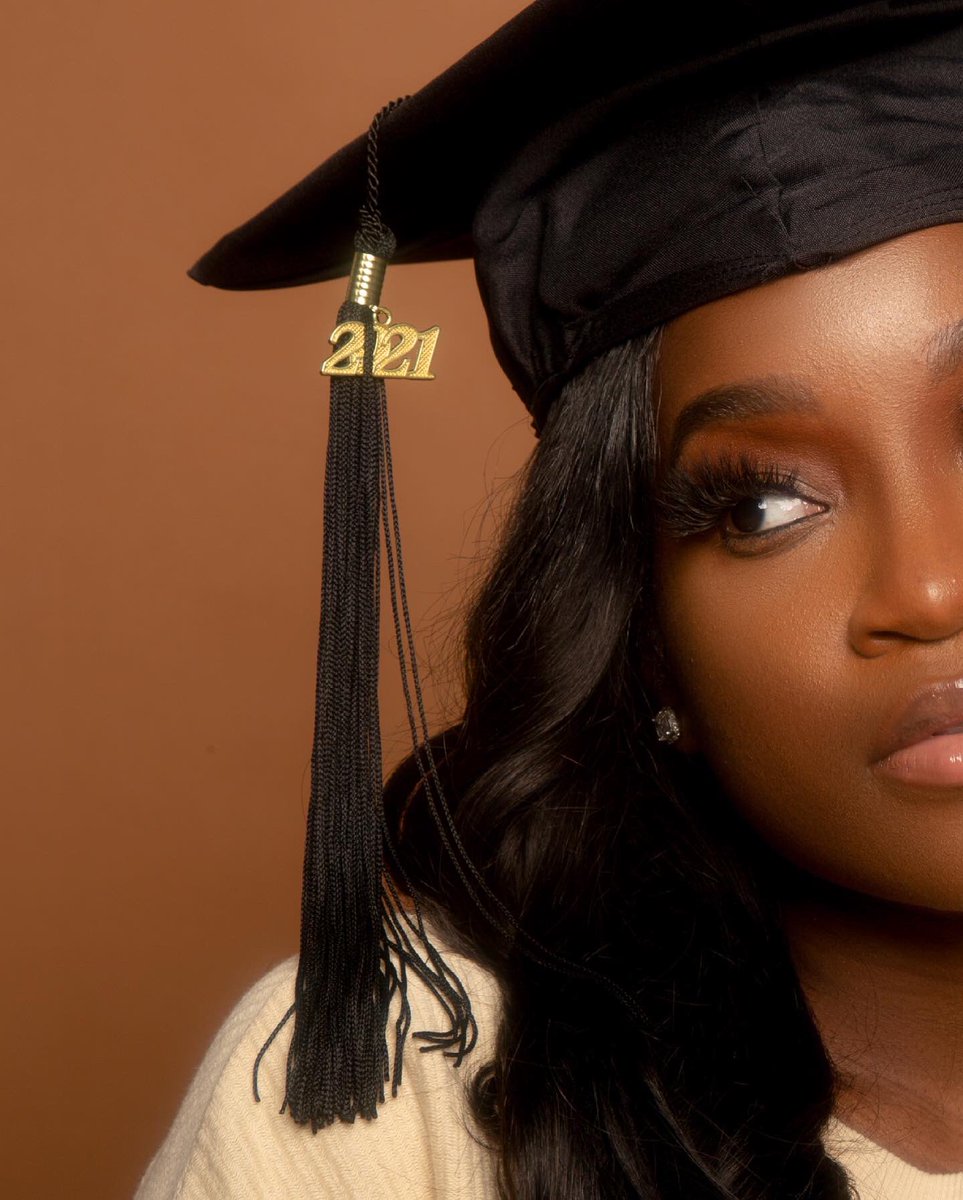 beg0___'s tweet photo. #Classof2021 🎓 https://t.co/IVigV0ufDM