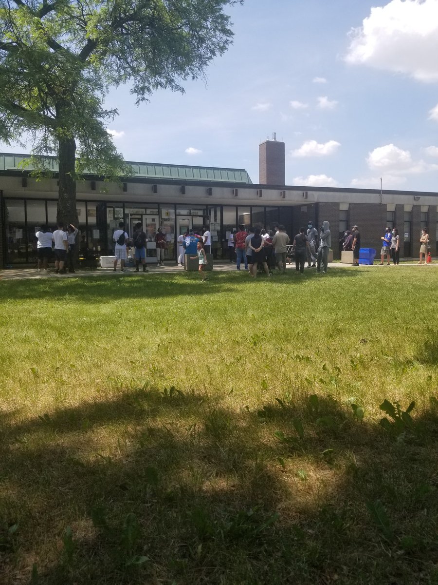 m_cavarretta's tweet photo. A beautiful day to get a vaccine here at @CWJefferysCI 🙌🏻 We're here until 6! @trusteemammo @ChezDominique https://t.co/09q9mjZNg0