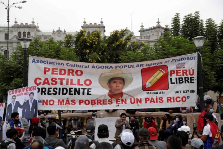 Peru today votes whether or not to fall into the abyss of communism  https://t.co/EhXGXWKVmC https://t.co/FaGzGsyYMR