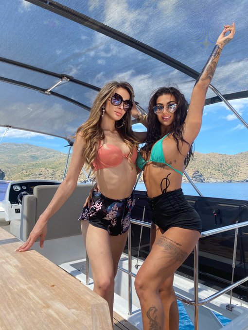 friend, let's live great moments ✨⚡️ https://t.co/1GaoByl3tU