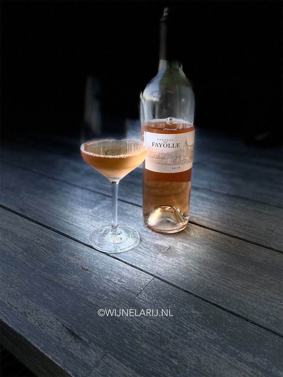 Wijnelarij's tweet photo. In de spotlight met dit heerlijke weer: Château de Fayolle Rosé. #rose #fayolle #bergerac #wijn #frankrijk #spaarndam #haarlem #eigenimport #nederland https://t.co/RwdaH0ezo1