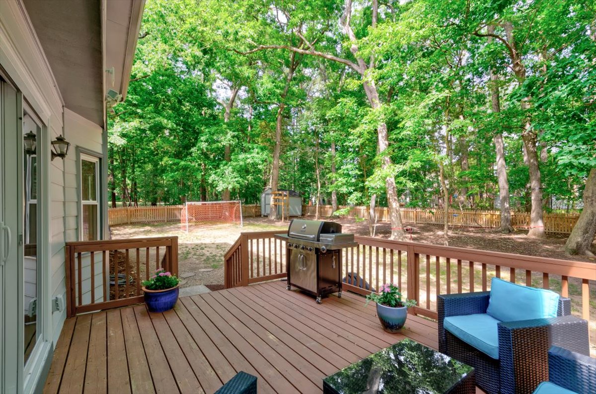 Enjoy your greatest summer yet at this fantastic Woodcroft home!

Click here to view more: bit.ly/2SZ9Ebu