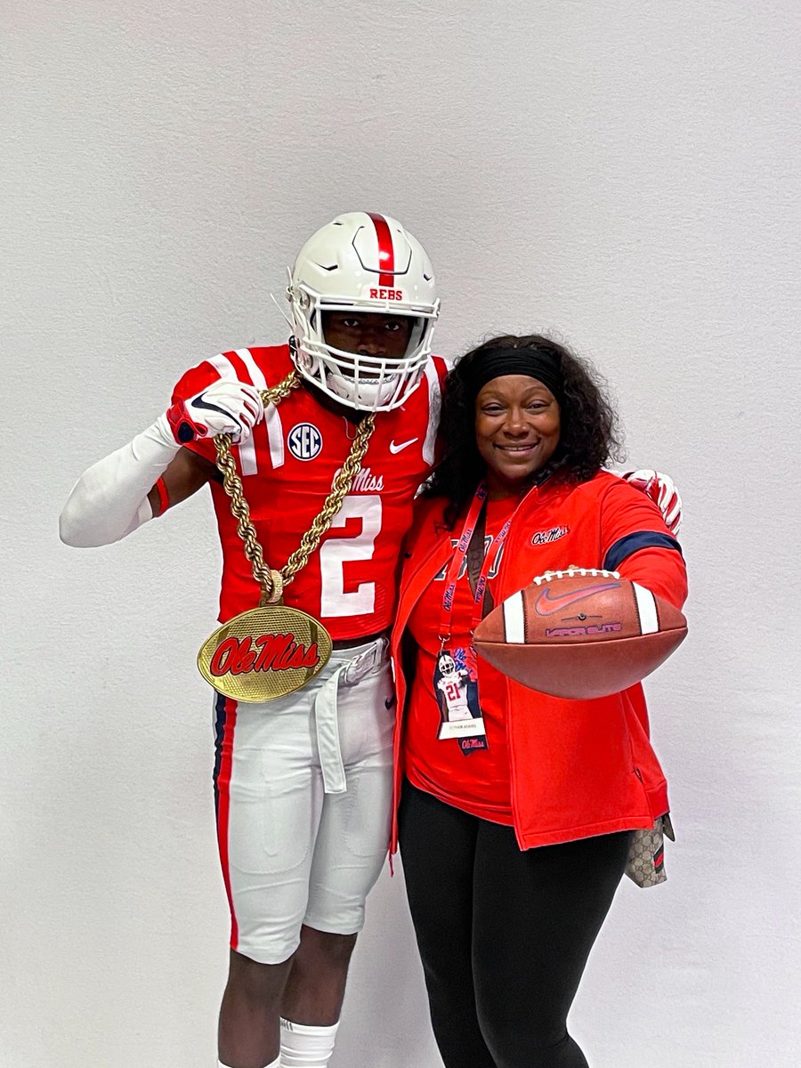 ChosenOneCull's tweet image. Enjoying my time at Ole Miss right now! #HottyToddy🔵🔴