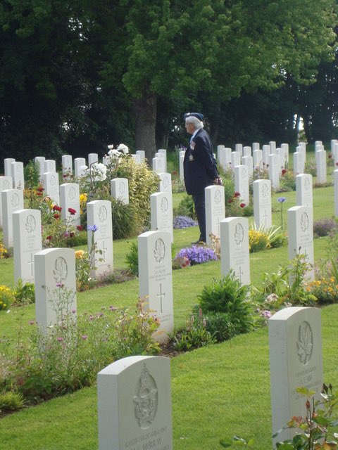 diamondjeremy's tweet photo. OTD in 2009, I had the honour and privilege to commemorate #Dday65 in France with three Canadian Veterans of the Second World War. I am thinking of the them and many others today on #DDay77. #LestWeForget https://t.co/ZZCJBJu5hj