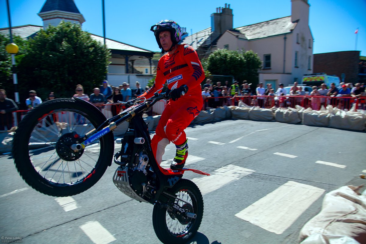 retepyelbol's tweet photo. Steve Colley Motorcycle Stunt Show - Peel TT Day 2021.

Many more photos here - https://t.co/eKjwxnGOH7

#isleofman #iomtt @stevecolleycouk https://t.co/8RHbDvQmVQ
