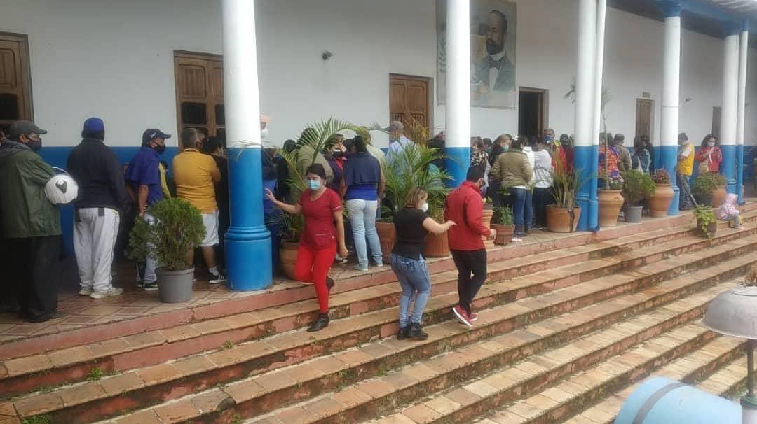 Misionrstachira's tweet photo. #Táchira 💉⚕️| Así avanza la vacunación contra la #covid_19 en #Venezuela. #EnFotos el pueblo del municipio Capacho Nuevo se vacuna en una jornada gratuita y segura contra el virus.
.
#06Junio
#Junio
#CaraboboBicentenario
#JuventudConMaduro
#VamosJuntos
#2021BTSProfile
#SoyRobert https://t.co/Ikd5CIic4W