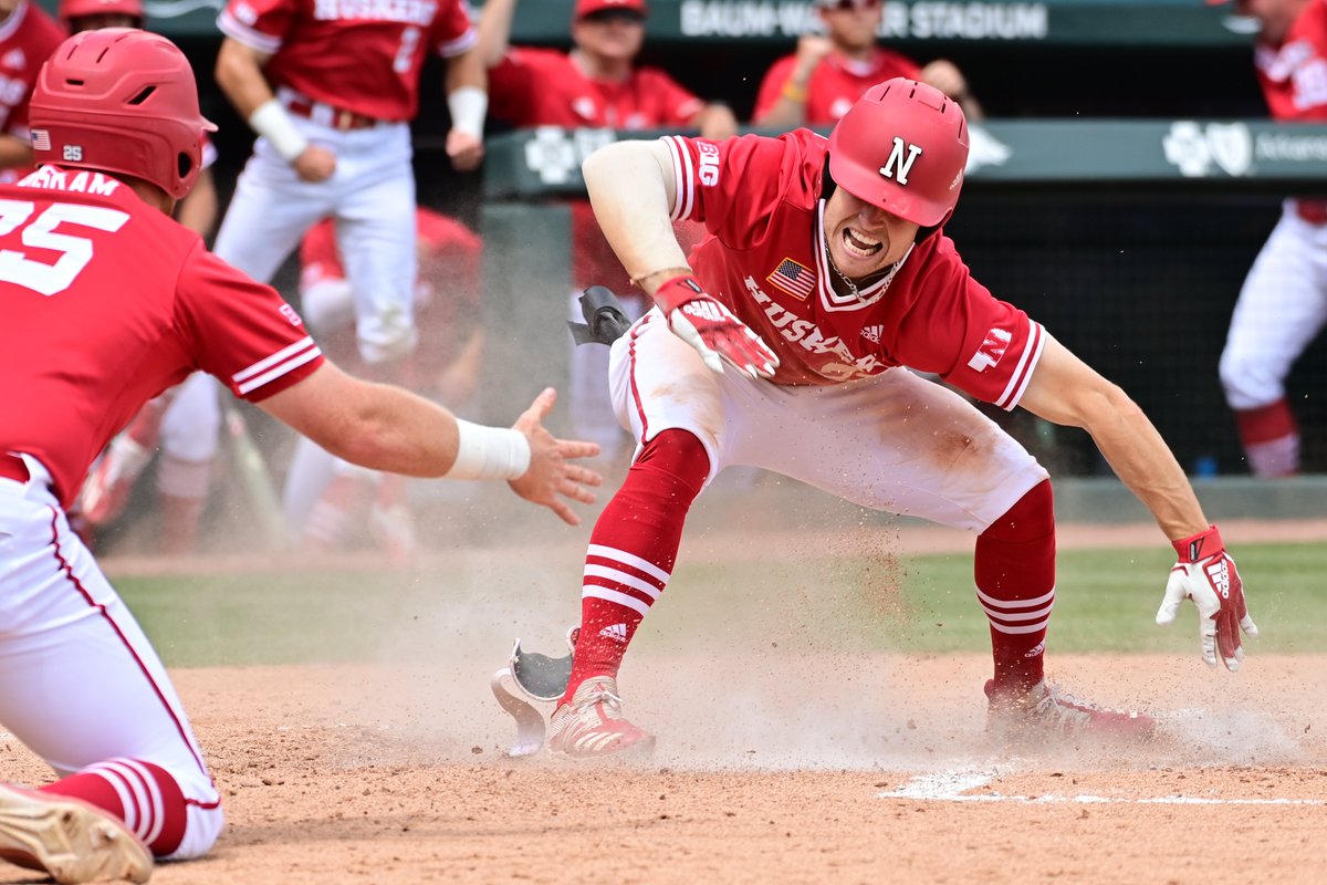 HuskerBaseball's tweet photo. 😅 Alright the inning is over, here's what happened:

⚡️ EIGHT RUNS
⚡️ SEVEN HITS
⚡️ ONE 🐤 INSIDE-THE-PARKER

Huskers up 10-1 through four. https://t.co/YvFg9yvrNt