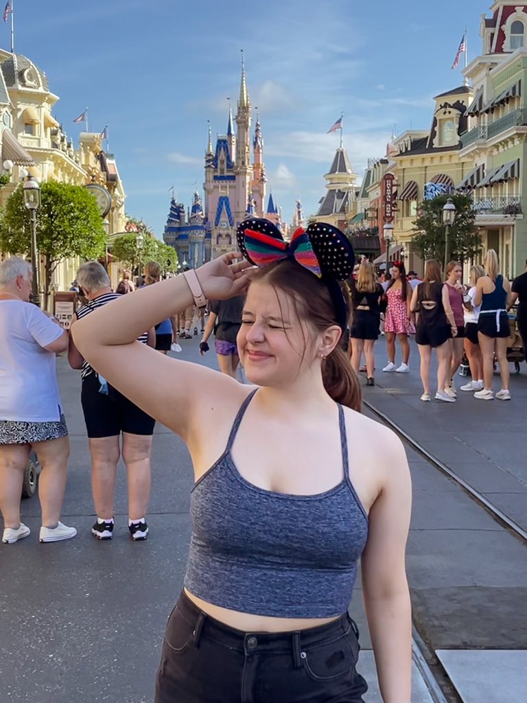 mallorybway's tweet photo. me in disney, all cute and shi https://t.co/tna9h72FGc