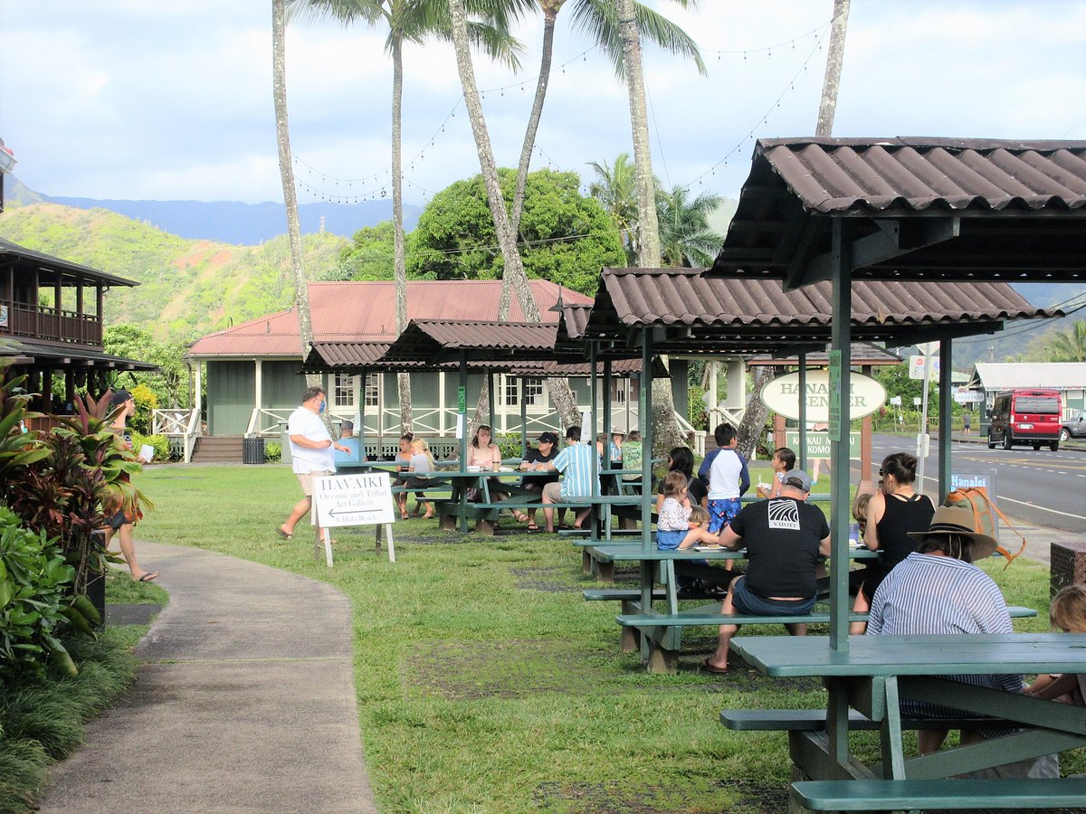 lumahaimike's tweet photo. Made the #mailrun to Hanalei this morning. Lots of families visiting. https://t.co/4IseLSkQrb