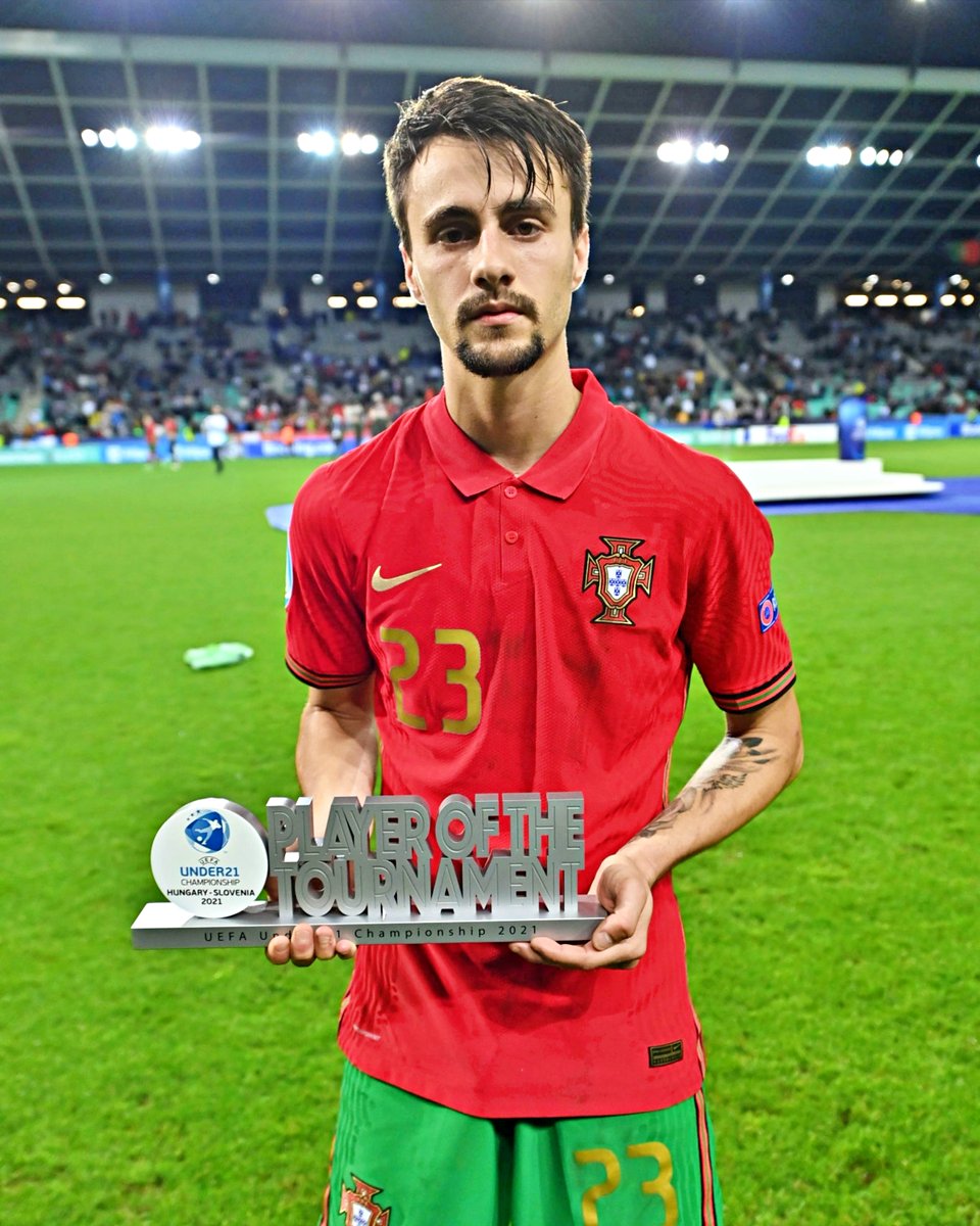 B24PT's tweet photo. Fábio Vieira foi eleito melhor jogador do Euro Sub-21. https://t.co/0lhGHUCebU