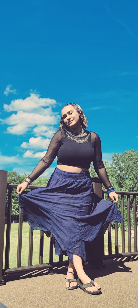 MaceyButchko's tweet photo. Thanku wind &amp; pretty sky 4 supporting the fit ☁️☀️ https://t.co/qnqwLwNorV