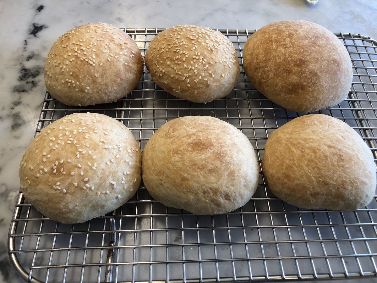 DavidSweenor's tweet photo. #BreadOfTheWeek. Hamburger Buns. Recipe from @kingarthurflour https://t.co/nkUpDy2iX5