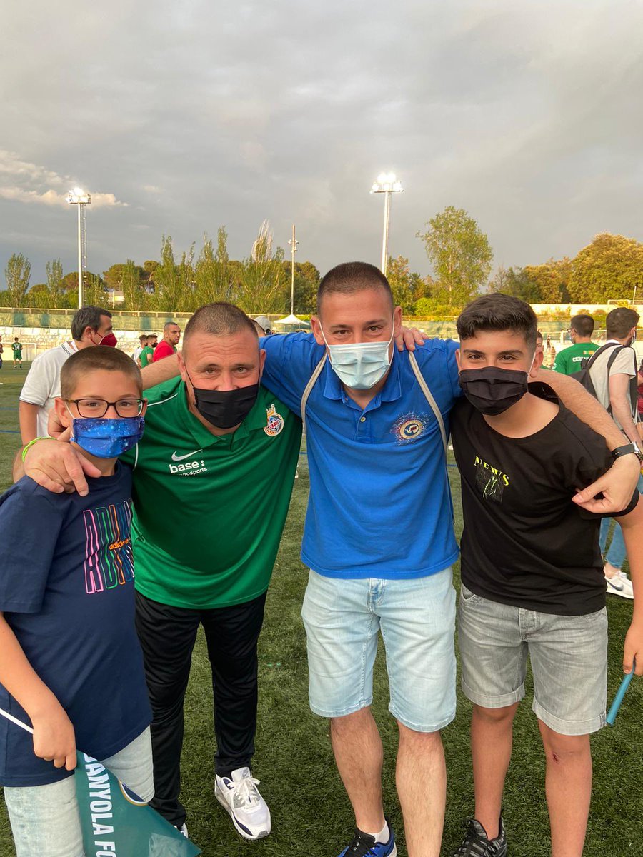 Los que estamos año tras año en banquillos de clubs humildes sabemos lo k se sufre y toda la faena k se hace a veces sin recompensa. Hoy estoy muy feliz de ver a mi hermano y mejor amigo conseguir una gran gesta con su <a href="/CERDANYOLAFC/">CERDANYOLA VALLÈS FC 💚</a> Muchos años picando piedra. Te lo mereces 😘😘