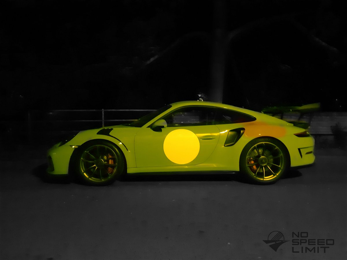 NoSpeedLimit_it's tweet photo. #carsofprague 🇨🇿 #neighborhood #night 🌉🌃 #porsche911gt3RS #porsche991gt3rs #streetphotography https://t.co/XgjjGeRsG1