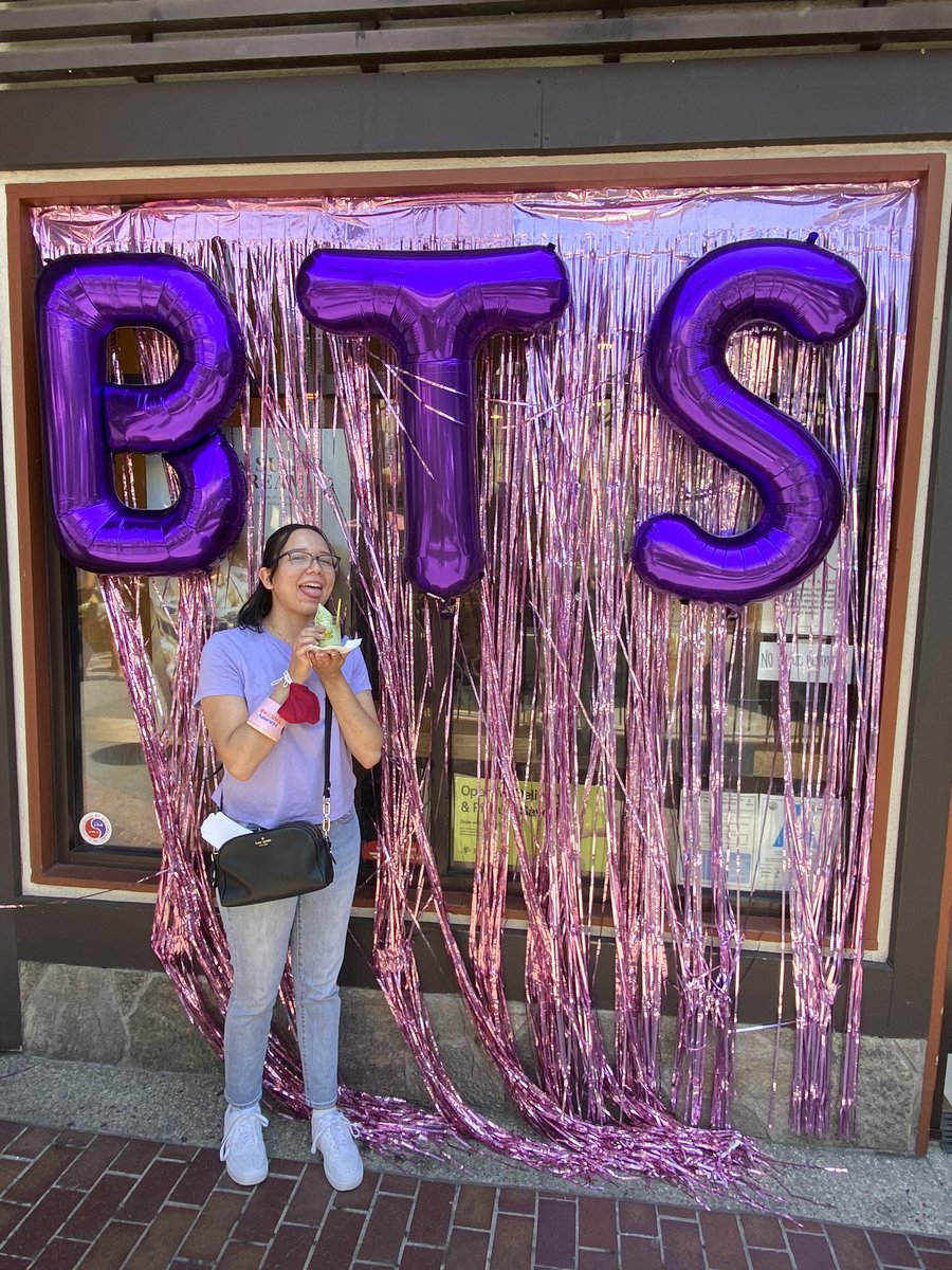 missymoya95's tweet photo. 8th Anniversary cupsleeve event 💜 thank you @namjooning_la for hosting and the cute goodies 💞 https://t.co/hQai6tFnRl