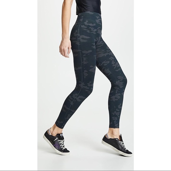 Gizzmo087's tweet photo. So good I had to share! Check out all the items I'm loving on @Poshmarkapp #poshmark #fashion #style #shopmycloset #hudsonjeans #victoriassecret #spanx: https://t.co/T0KpvTmJ6Y https://t.co/2CdVu0bn6v