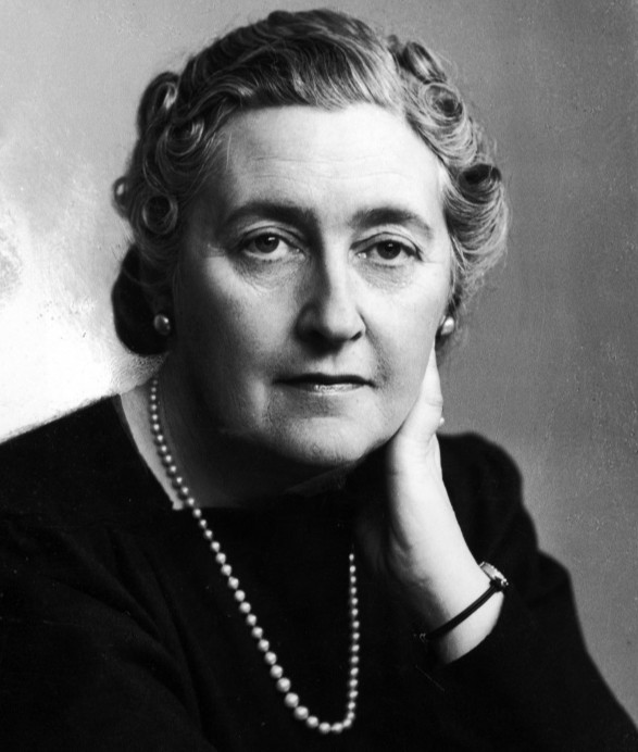 fuedicho's tweet photo. "Aprendí que no se puede dar marcha atrás, que la esencia de la vida es ir hacia adelante. La vida, en realidad, es una calle de sentido único".
Agatha Christie
#Fuedicho https://t.co/whtBxDrtQS