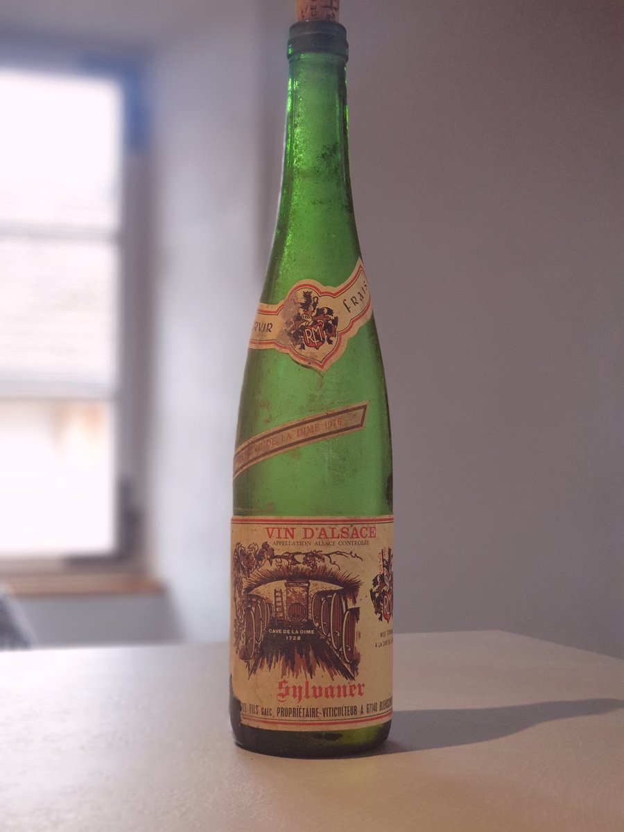 Incredible young and fresh Sylvaner of 1978! We love when Hubert brings some old vintages to taste. I would never have guessed this wine is 43 y. old if I had a blind tasting!
#drinkalsace #alsacerocks #wine #oldvintage #unfabuleuxdestindevigneron #winemaking #alsace #whitewine
