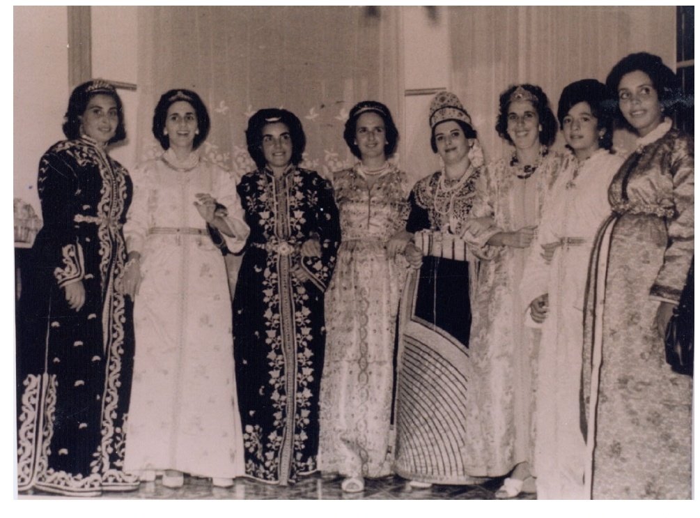 سيدات مغربيات من سنة 1957.

#القفطان_مغربي_فقط #قفطان_النطع_المغربي #الكسوة_الكبيرة