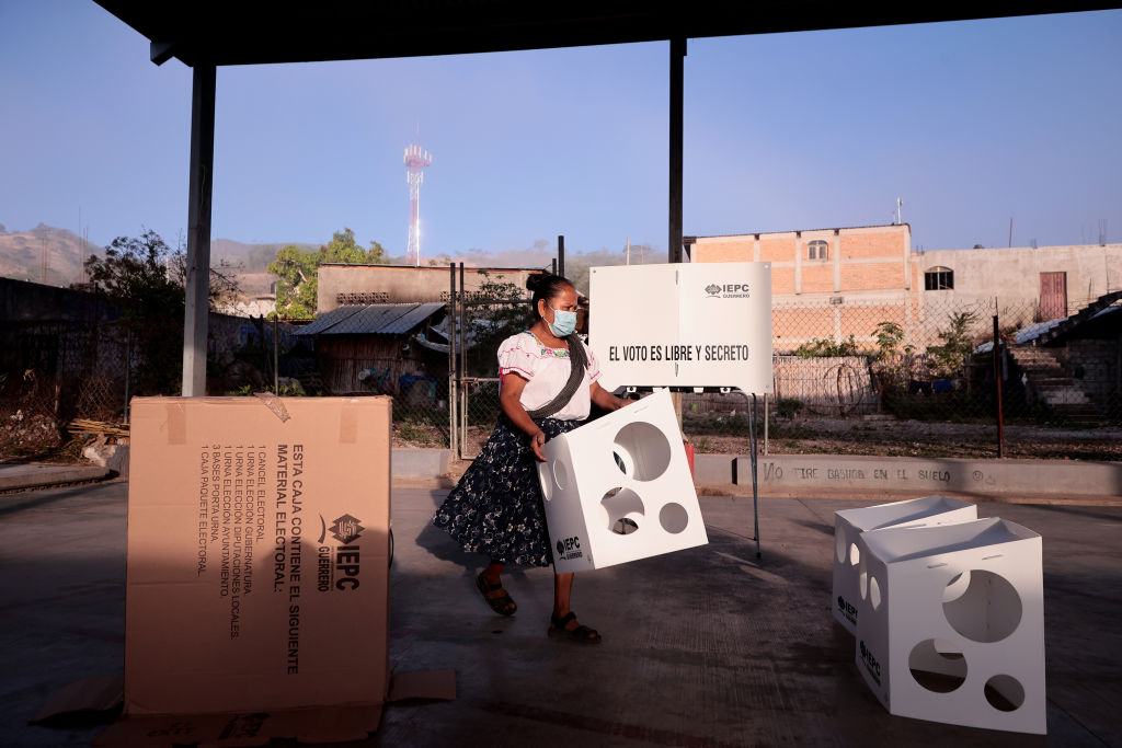 sopitas's tweet image. Ahora que cierran las casillas, un aplauso a los ciudadanos que se rifaron para ser funcionarios de casilla. Sin ustedes, nada hubiera funcionado, ¡gracias por su tiempo y dedicación! 👏🏻🙌🏻

#Elecciones2021 #EleccionesMexico2021