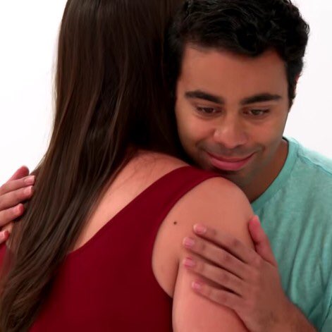 Floyd Mayweather: *gets close* 

Logan Paul:

 #MayweatherPaul