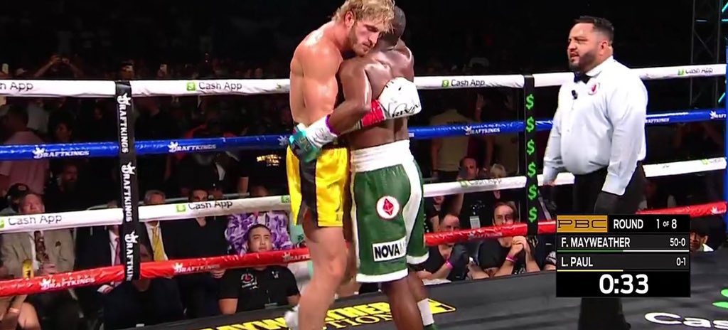 SlackHound's tweet photo. When I haven’t seen my friends in over a year. #MayweatherPaul https://t.co/5L0nePotD5